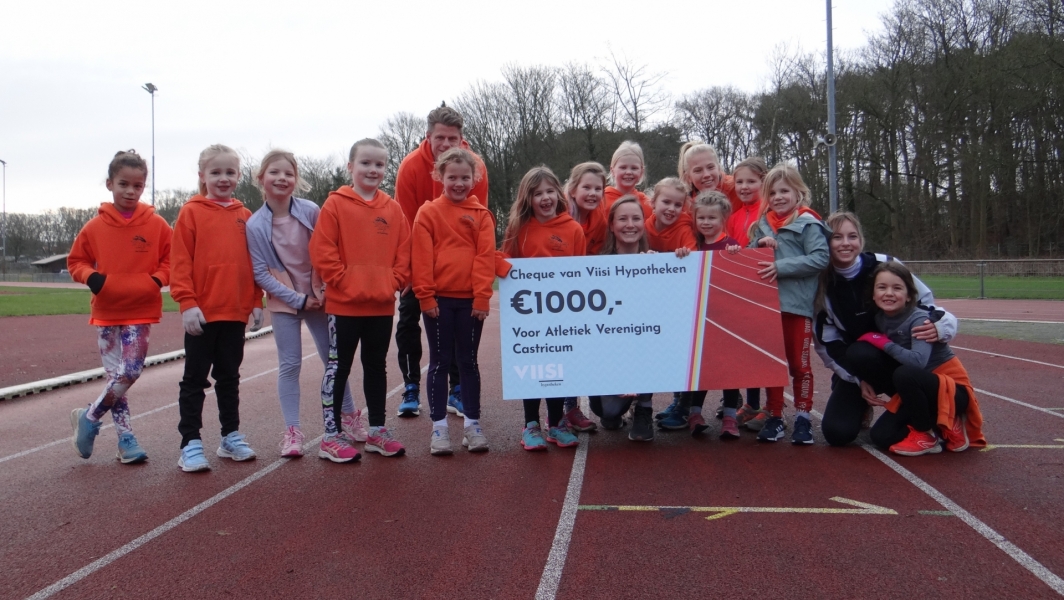 @VissieNL - de werkgever van pupillentrainster Margy - heeft AV Castricum een cheque van €1.000 ten gunste van de ontwikkeling van de jeugd van AV Castricum overhandigd. Lees meer: avcastricum.nl/nieuws?n=479