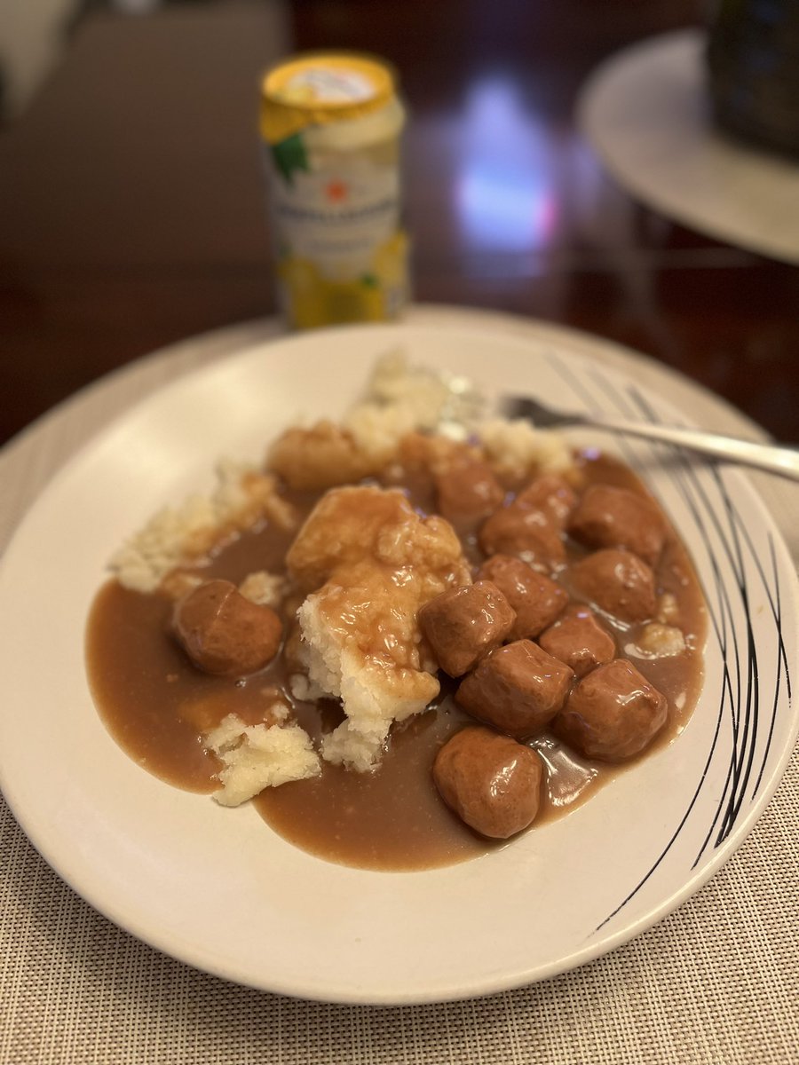 dawn_kimmy_nl's tweet photo. All that gravy @FraserFarmGravy #supperisserved #workbreak https://t.co/PBJ6HNjPI8