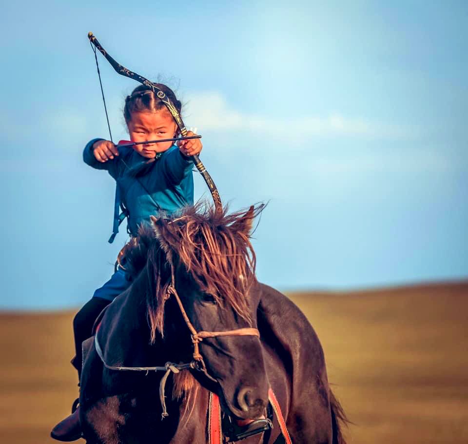 LakotaMan1's tweet photo. 5 year old Mongolian archer girl. https://t.co/eja7rhsGAA