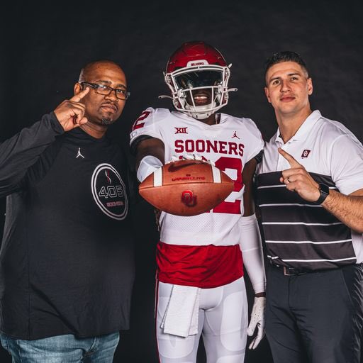 moneybj22's tweet photo. Had a great time at OU thank you @CoachVenables @MiguelChavis65 @CoachToddBates @seancooper_C4 @suerotherbond    #SOONERNATION https://t.co/4p9EoqFdHS