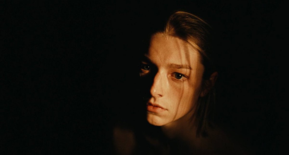 channel_virtual's tweet photo. El cuarto capítulo de #Euphoria tocó algunos de los puntos más débiles de cada uno de los personajes y ha tomado un rumbo distinto, podemos decir que rompió el estilo de la serie al eliminar el Flashback

Checa nuestros comentarios en: https://t.co/iy3kzhFhMu https://t.co/Qm2CPHIpL7