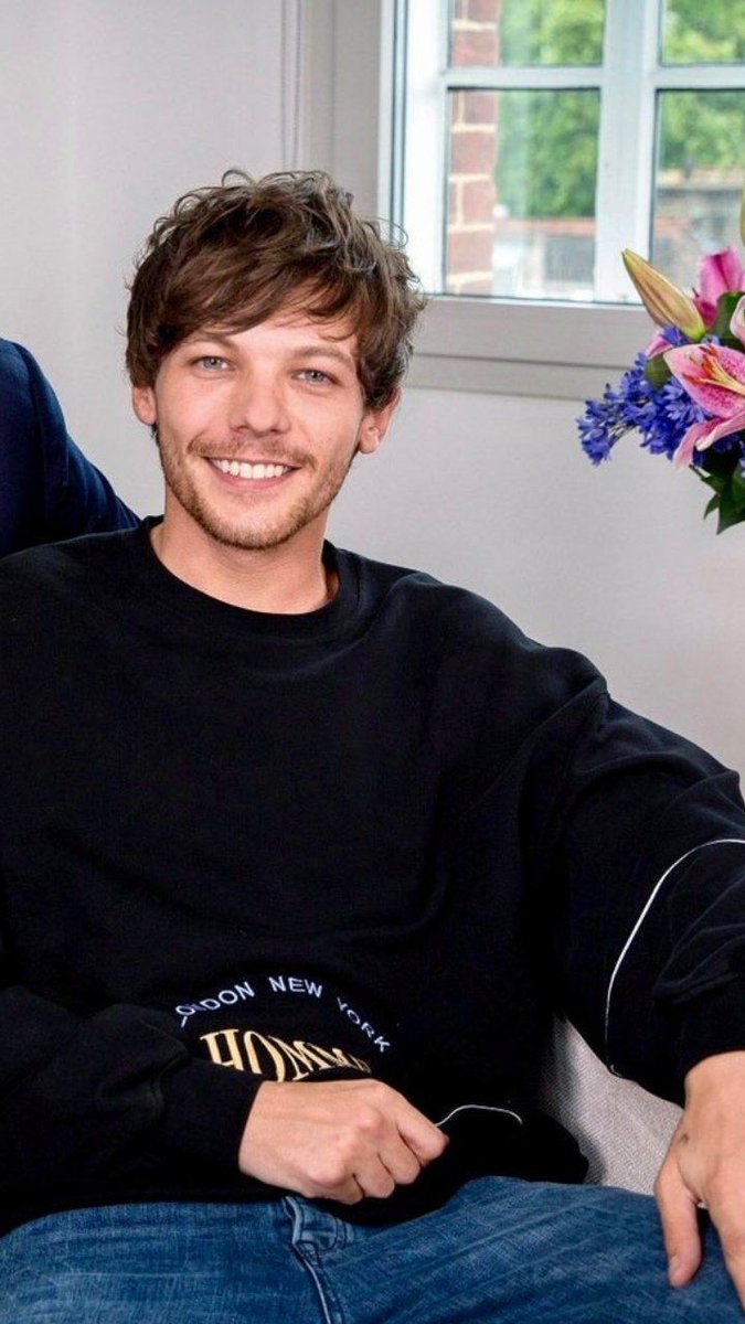 oi oi
I vote #Louies for #BestFanArmy #iHeartAwards
doce