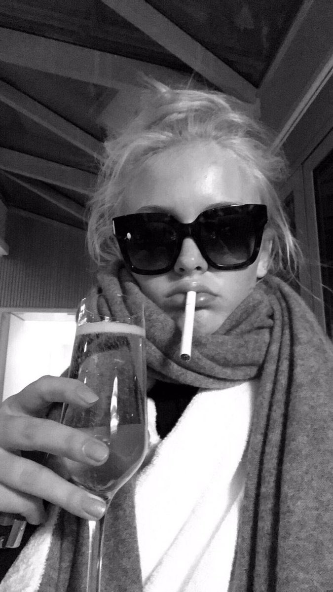 PosterGirlNina's tweet image. What kind of         vs.         What kind of
session we                           session 
think she’s in.                       she is in rn @zaralarsson #sessiontime