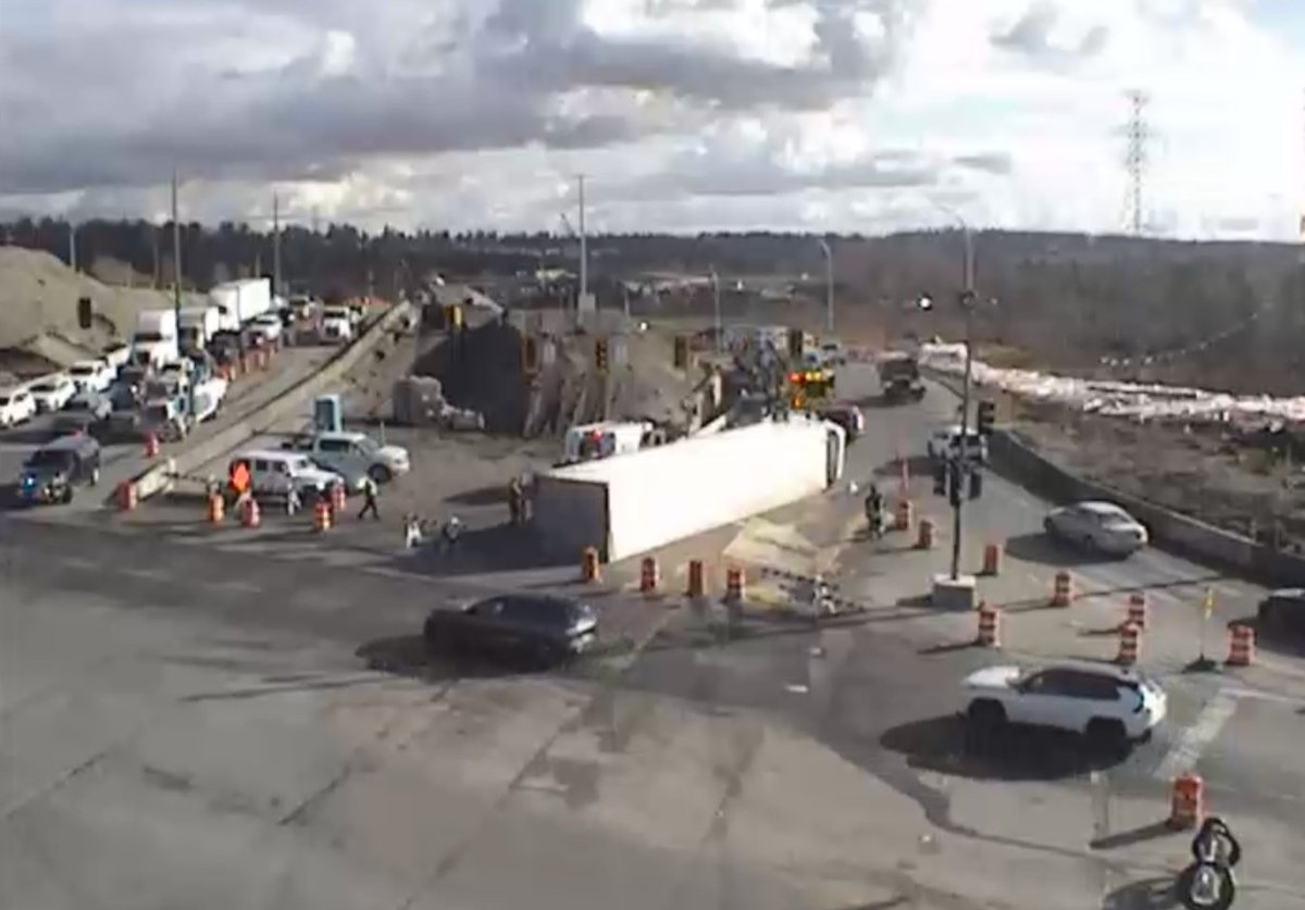 DriveBC's tweet image. UPDATE - #BCHwy17 two left turn lanes westbound (WB) are closed to #BCHwy91 southbound (SB) due to an overturned semi. Please expect delays.
@MainroadLM 
#DeltaBC