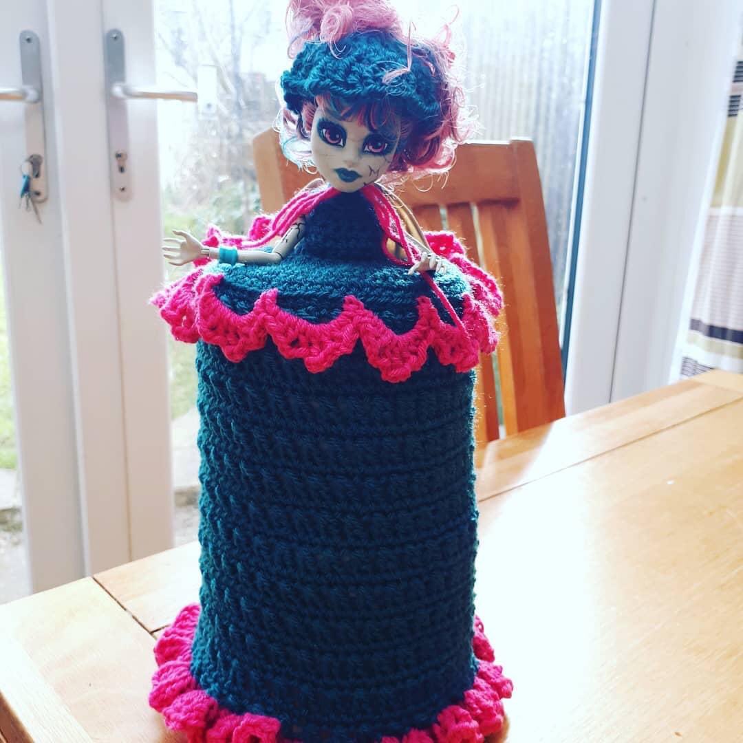 Fudgeswool's tweet photo. @LetsGetCrafting Made this for a friend during the first lockdown #loorollcovers #crochet https://t.co/eYfYIhNjGA