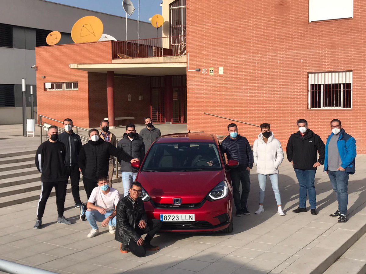 El concesionario de Honda Autoarrayan nos han prestado un Honda Jazz para q los alumnos de curso de especialización en Mantenimiento de vehículos Híbridos y eléctricos puedan estudiar su tecnología  <a href="/honda/">Honda</a> <a href="/FPAndaluza/">Formación Profesional Andaluza</a> <a href="/fp_empresa/">FPEmpresa</a> <a href="/EducaAnd/">Consejería Desarrollo Educativo y FP</a>