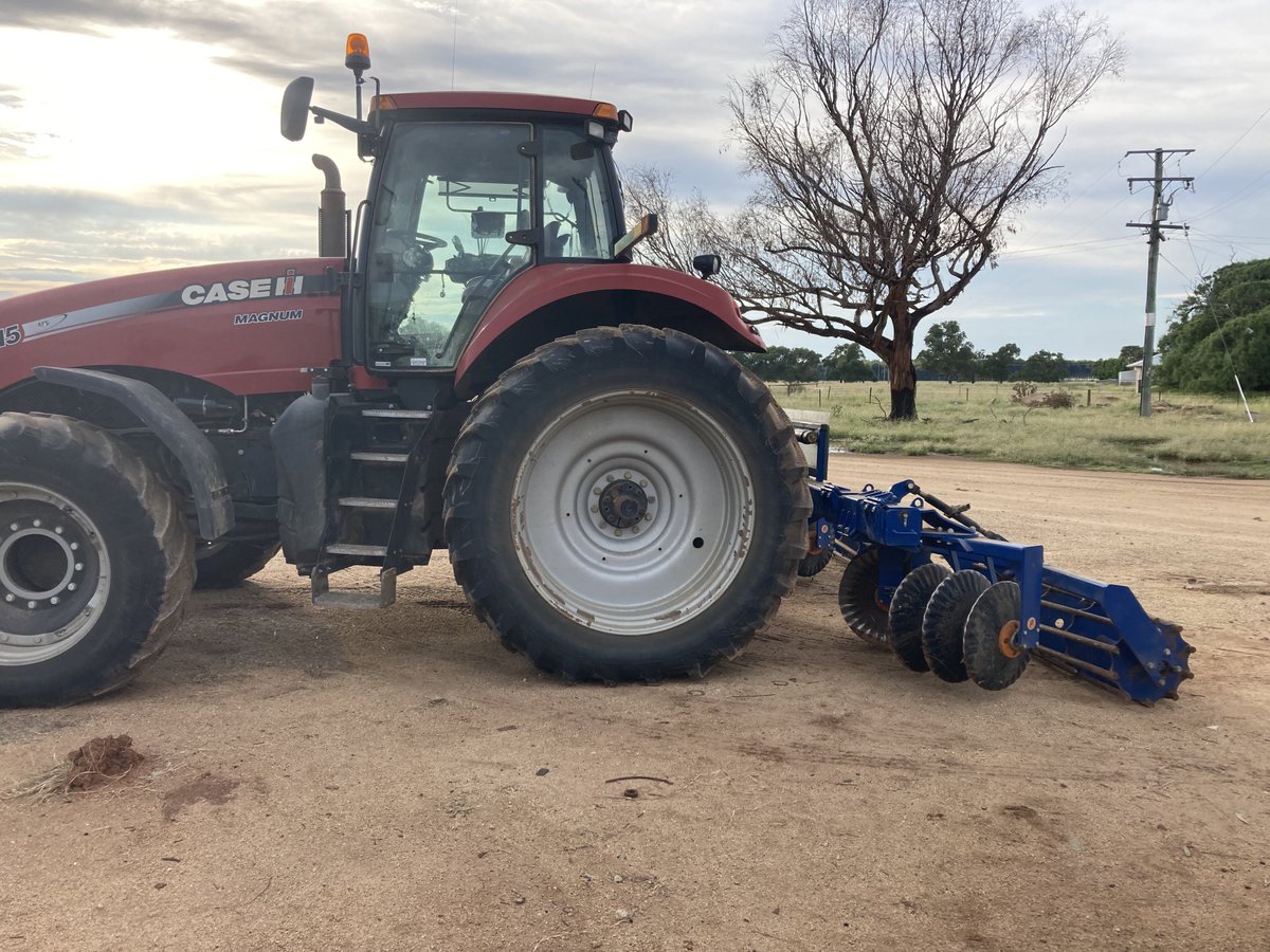 Does anyone run wheel track renovator on magnum always run John Deere linkage in the float position but can’t see in the book that magnum has float position how do you set it