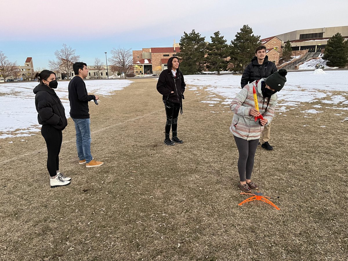 CUBoulderAises's tweet photo. As a first step to our high-powered rocket, our CU Trailblazers got together for the first in-person meeting and built/launched an Estes rocket. We're excited to show you all the things we have in store for the First Nations Launch 😙🚀 https://t.co/GZ599w7vZt