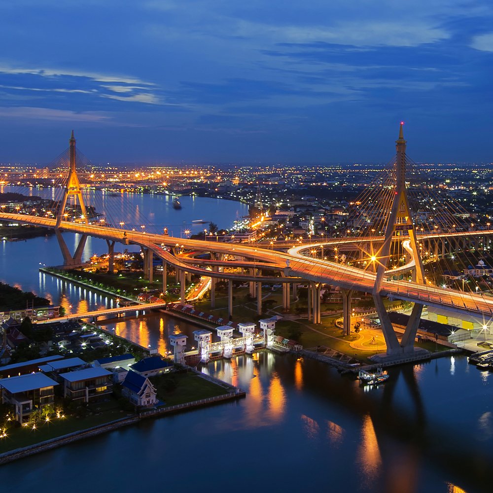 When visiting Bangkok, don’t miss a quick vista moment at the striking Bhumibol Bridge, a 13 km bridge connecting southern Bangkok and Samut Prakan Province. This bridge is truly a sight to behold! #thailandinsider #amazingthailand
📸 IG: gracechermarnphotography (1st photo)