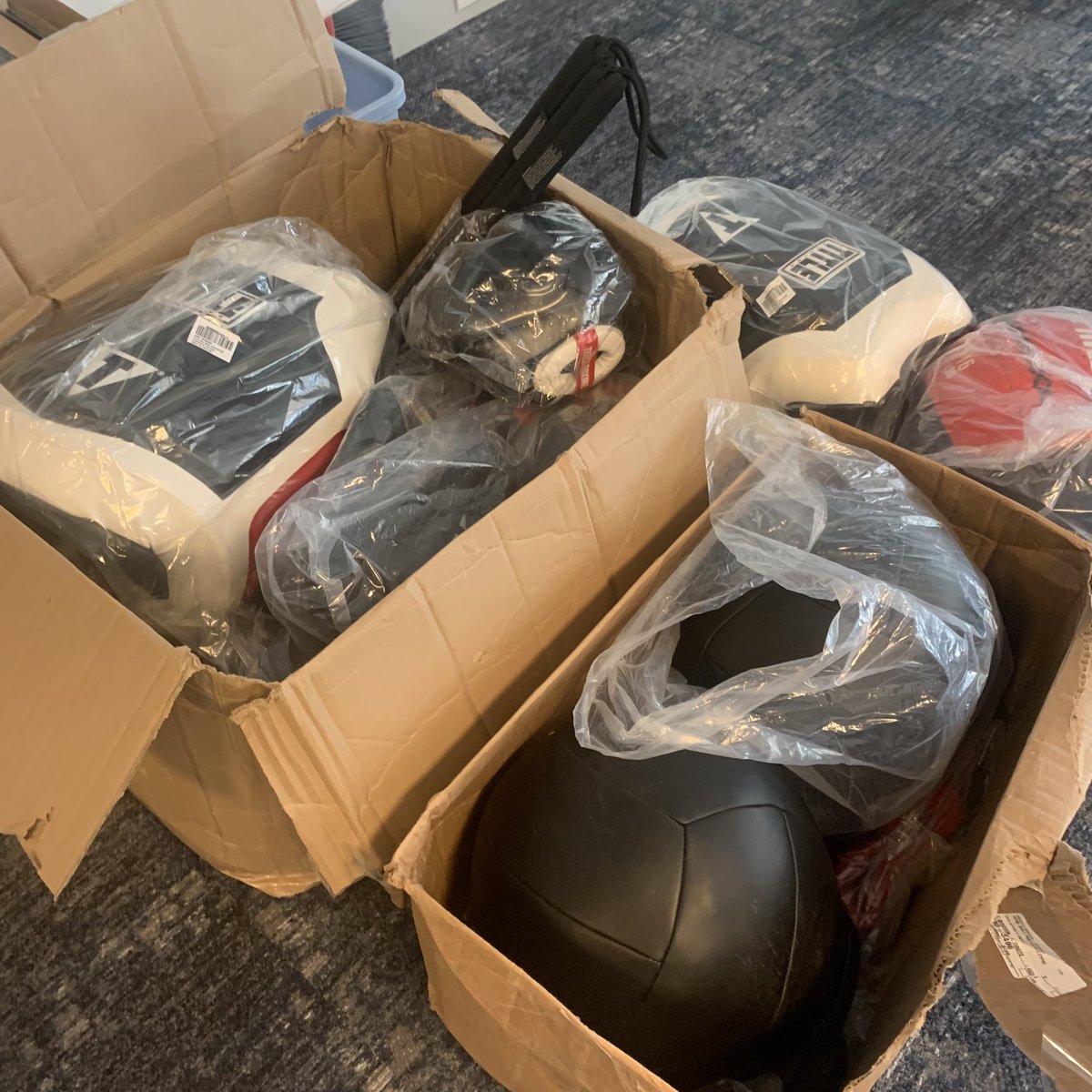 GymratJoe_'s tweet photo. The gym is coming together. It’s almost go time 👊 #GunsDownGlovesUp https://t.co/53Bc2mwiOG
