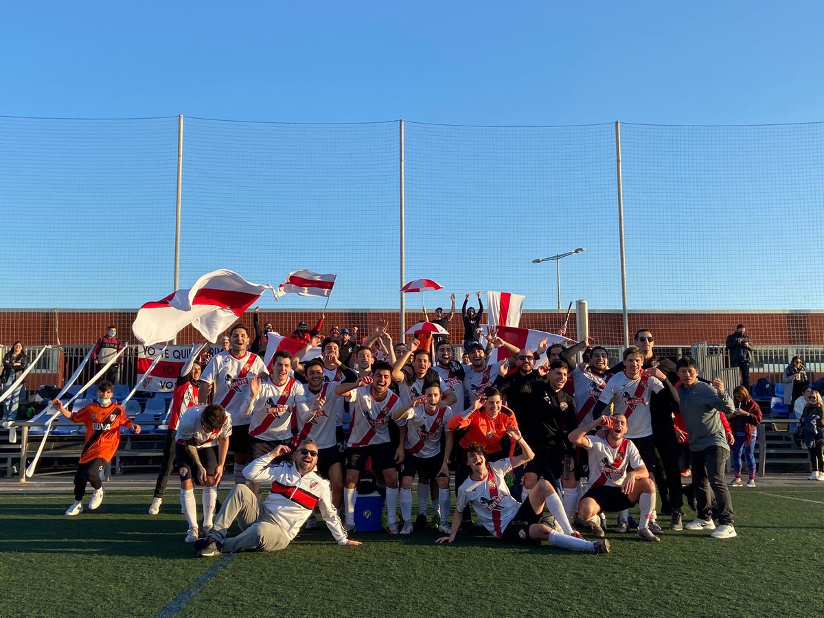 RiverLPM's tweet photo. ¡El equipo de la Filial Barcelona volvió a ganar el Superclásico! En esta oportunidad vencieron a Boca por 2-1, y estiraron la diferencia en el historial llegando a las 18 victorias y con solamente 3 derrotas 😎👏

@filialriverbcn https://t.co/vErQ0ECtAP