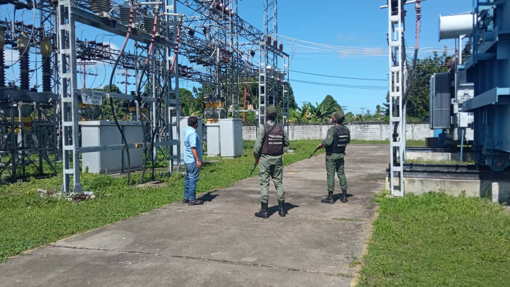 hljohan's tweet photo. Fortalecer el sistema eléctrico nacional, apoyando  a @CorpoelecMiran en la protección de las Instalaciones Estrategicas de servicios públicos para el bienestar de las comunidades con el despliegue del @czgnb_44 https://t.co/xVxipnt1FJ