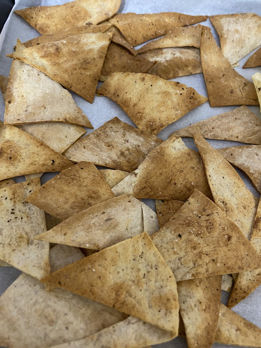 Michellebragg8's tweet photo. We don’t have to do without nacho chips!! Spread oil , salt &amp; pepper bake at 350 for 10 min or so!! Let cool &amp; make your favourite Nacos!! https://t.co/b7r40kPNAc