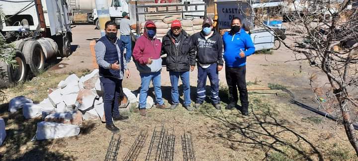 SUTM_Dgo's tweet photo. Lo prometido es deuda, y hoy acudimos con los compañeros del departamento de #Pipas para hacer entrega del material para la construcción del baño que tanta falta les hace

Todos #SomosSUTM https://t.co/37OZE6SS2n