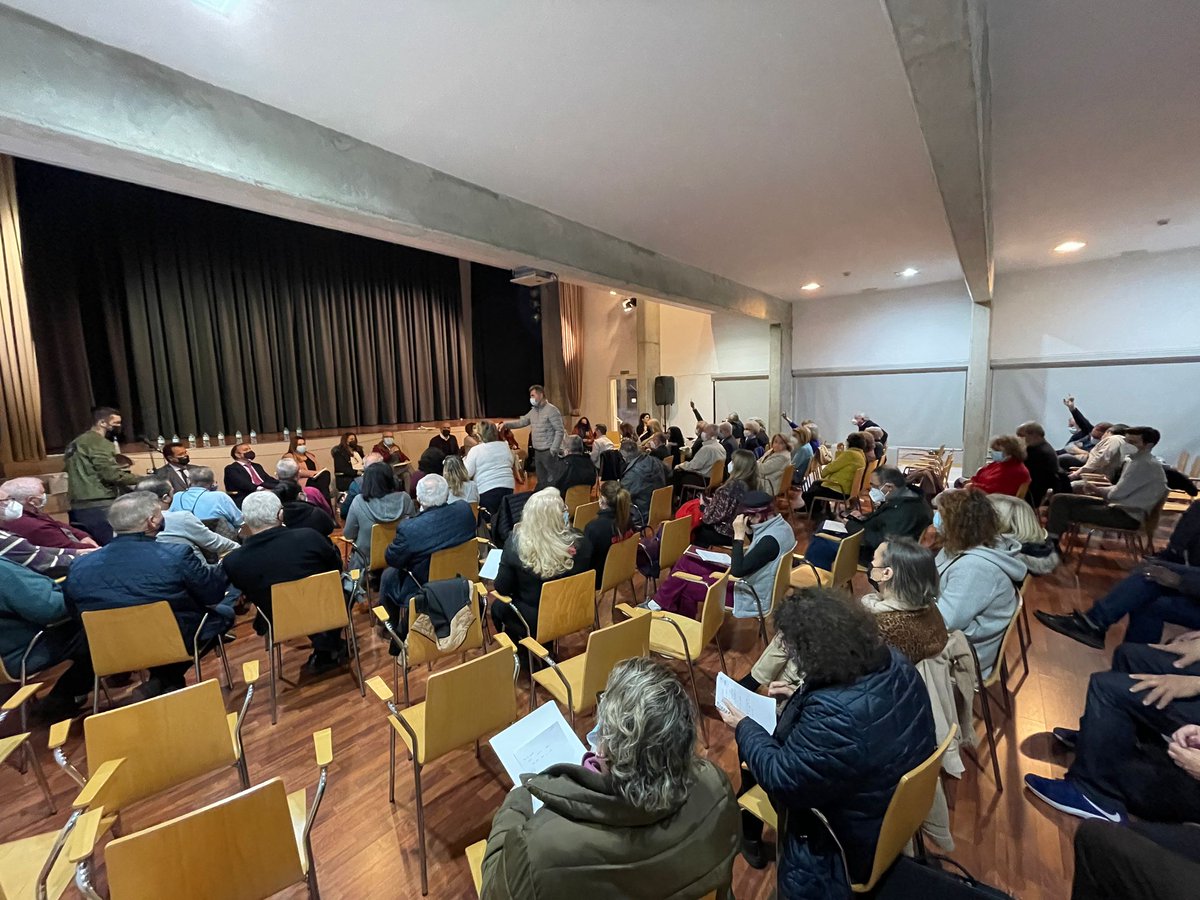 adelacastano's tweet photo. Recién llegada a casa; después de la reunión de Gobierno, hemos terminado la tarde/noche, escuchando a las Entidades del Distrito Cerro Amate, atendiendo sus reivindicaciones y propuestas; un Gobierno cercano y próximo a la Ciudadanía #AyuntamientodeSevilla #GobiernodeProximidad https://t.co/qm1X0CWfSo