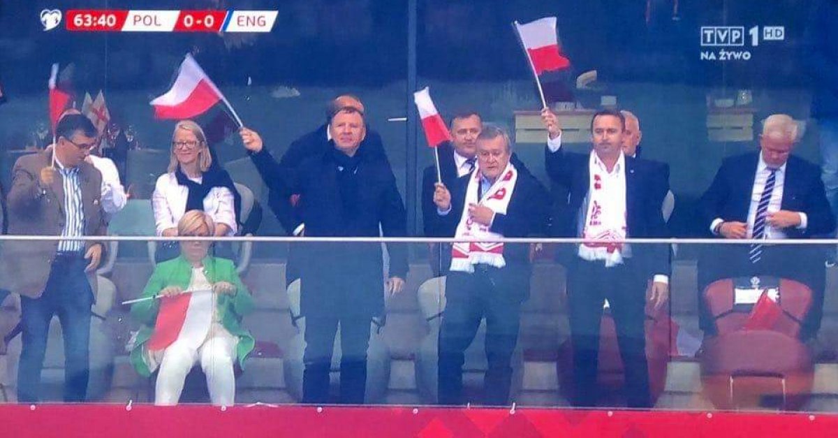 A_nn_a_k's tweet photo. Po zmianie trenera będzie jeszcze milej na meczach, przynajmniej tym w loży, sami swoi 😜
#vipmafia https://t.co/t8UAamQosD