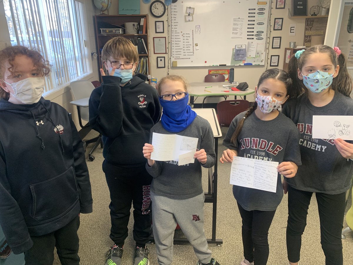 Rundle Academy's Kids Helping Kids club has been focused on giving back to our community. This month we are participating in the "fill a sock" program for the Calgary Drop-In Centre. The Academy elementary students worked hard to create messages of kindness and hope.
#wearerundle