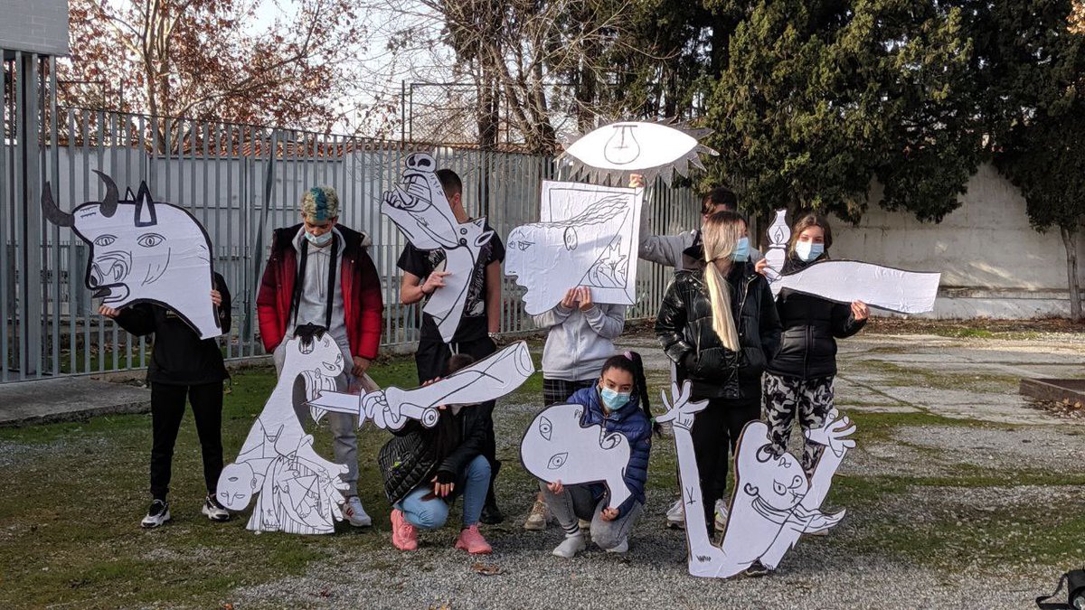 #GamePaz22 Con un poco de retraso, este es nuestro regalo 🎁 para nuestro amigo invisible, que todavía no conocemos ☺️☺️. Desde el #IESLaPazGranada con todo nuestro cariño. Aquí el vídeo ➡️ bit.ly/3Gd7kAp ☮️💓 #RAEEP #DENIP #DENIP22 #ORILaPaz