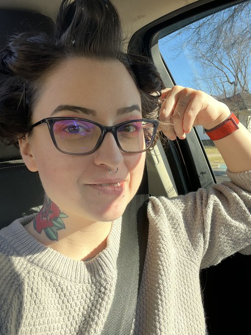 I&rsquo;m okay looking ridiculous when running errands lol. Halfway done with hair and makeup https://t.co<a href="/tag/accountant"class="tags"><span>#accountant</span></a>