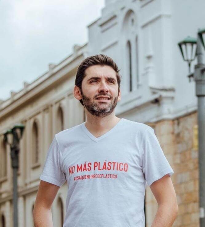 jflafaurie's tweet image. #Denuncia Un edil de Usaquén, Nicolás Gutiérrez y Emilio Pombo, asesor del representante Juan Carlos Lozada, en camionetas de alta gama con placas BN0592 y KFY510, irrumpieron afuera de instalaciones de ⁦@Fedegan⁩, amenazando e intimidando a los funcionarios que laboraban