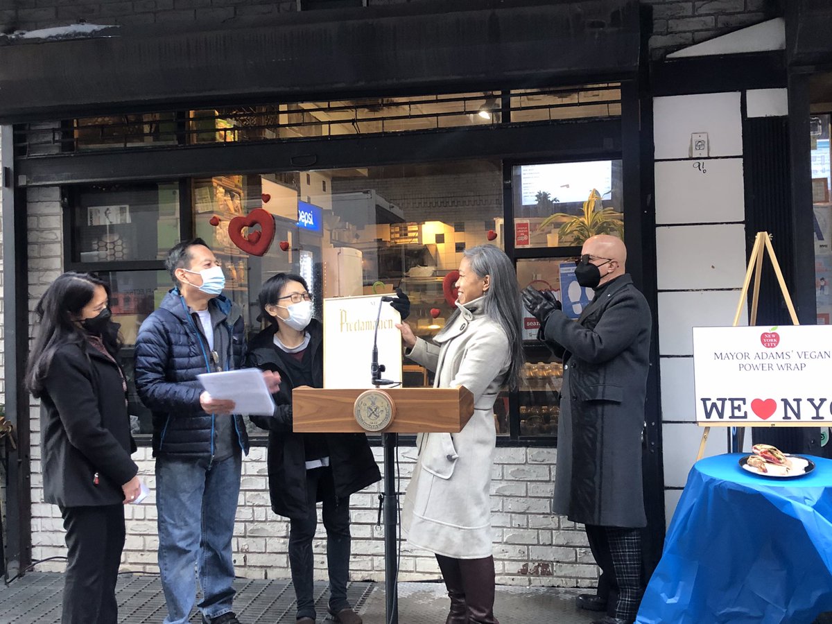 NYCMOMECommish's tweet photo. I am thrilled to join Deputy Mayor @MTorresSpringer and legendary band leader @paulshaffer from "Late Show with David @Letterman" to celebrate a famous NYC small biz by proclaiming today “Hello Deli Day” in NYC on behalf of @nycmayor!🎉🫔🥪 https://t.co/ssZxIYHaWj
