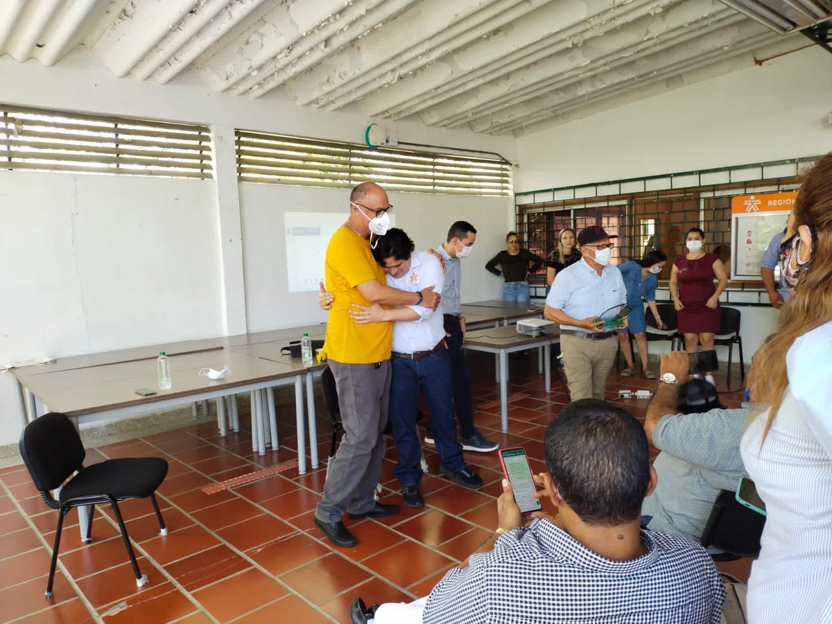 jnicobarrios's tweet photo. 1/2 Hoy se va en calidad pensionado de El Porvenir del @senaencordoba uno de los mayores referentes de nuestro Centro en su historia, coordinador, instructor de instructores, maestro, referente, amigo, faro, el consejero. @JIMMYTORRESBUST dejas un legado a las nuevas generaciones https://t.co/8w78ZnJmwo