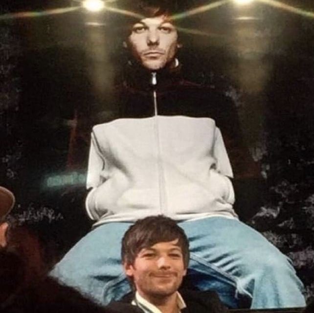 último voto dedicado a este hombre de aquí  abajo 
I vote #Louies for #BestFanArmy at the #iHeartAwards