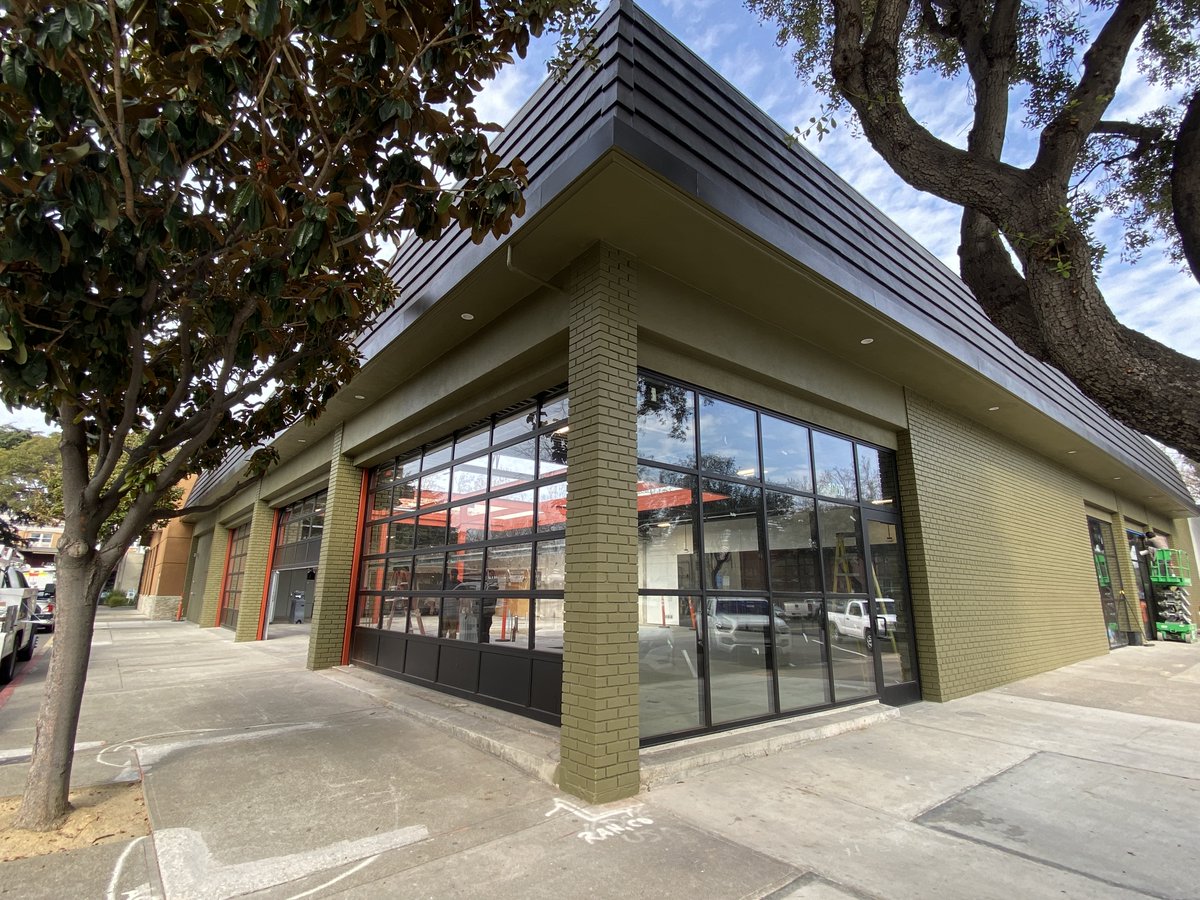 It's so great to see major progress being made on the future site of the new beer garden, Fieldwork Taproom, and Dave's Hot Chicken site at the corner of E. 14th and Juana Ave!
#sanleandroeats #eastbayfoodie 
#dwtnsanleandro #sanleandroca #fieldworkbrewing #craftbeer #bayareabeer