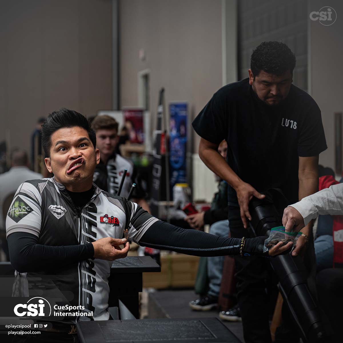 playCSIpool's tweet photo. 🤷What's in the bag?

#10ball #bcapoolleague #csipool #cuesports #9ball #8ball #billiards #wearepool #playcsipool #usapoolleague https://t.co/qRaKLIPLfw