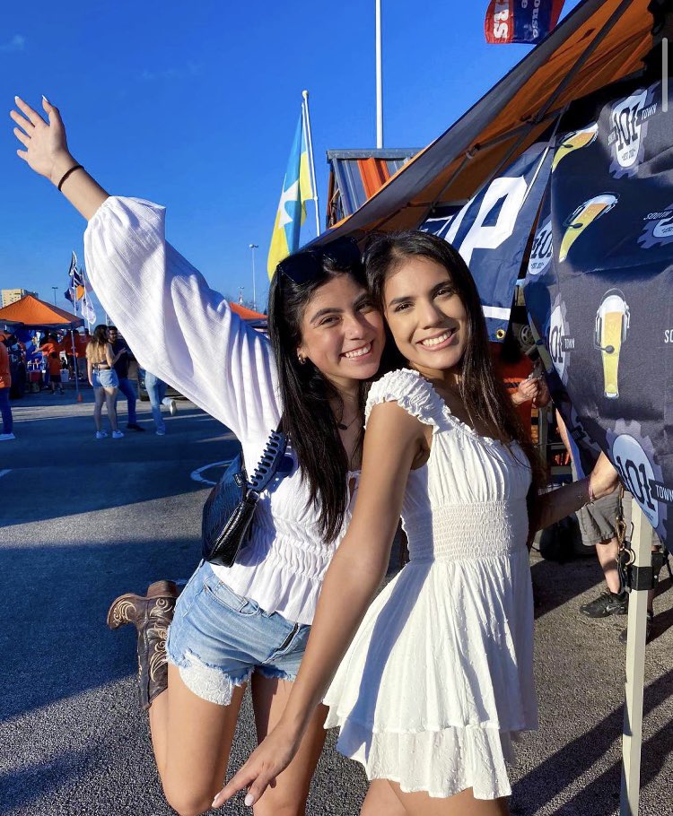 GO GREEK AND FIND YOUR BESTIES 💙