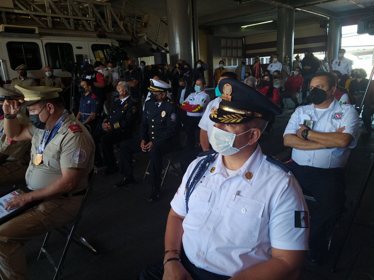 BomberosMexico1's tweet photo. Es un honor ser testigos de los avances de homólogos en diferentes partes del país.

Hoy miembros de la @BomberosMexico1 de las delegaciones de @AmjbColima, @Durango_AMJB, @AMJB_Tamaulipas, @AmjbJalisco, #AmjbGuanajuato, #AmjbNayarit, #AmjbSinaloa estuvieron presentes en https://t.co/5ml1FWxo9I