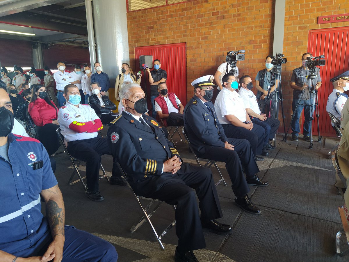 BomberosMexico1's tweet photo. Es un honor ser testigos de los avances de homólogos en diferentes partes del país.

Hoy miembros de la @BomberosMexico1 de las delegaciones de @AmjbColima, @Durango_AMJB, @AMJB_Tamaulipas, @AmjbJalisco, #AmjbGuanajuato, #AmjbNayarit, #AmjbSinaloa estuvieron presentes en https://t.co/5ml1FWxo9I