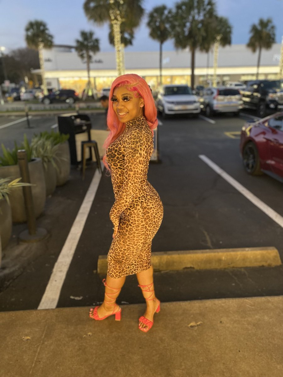 Missalexis2you's tweet photo. Realest over the baddest but this a
two for one ๐ง๐ฝ๐ป๐ฏ #fashoodat #22ndbirthday https://t.co/XnMLCLy7Fa