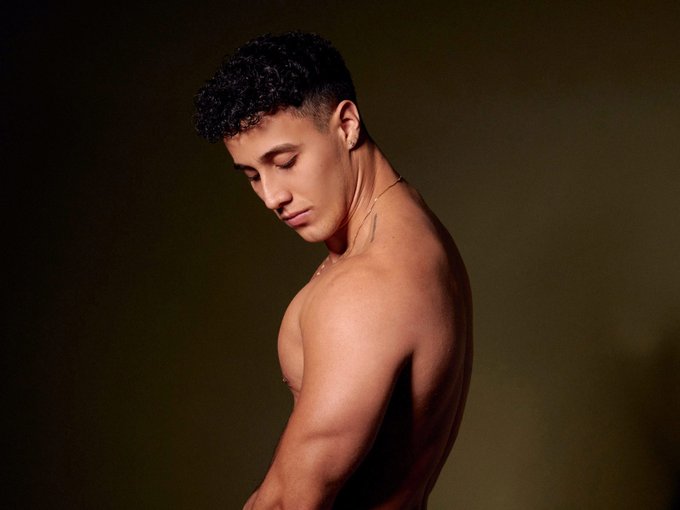 Feeling gorgeous today. 
Find your handsome lover on live gay chat...he's waiting for you.
#JockMenLive
