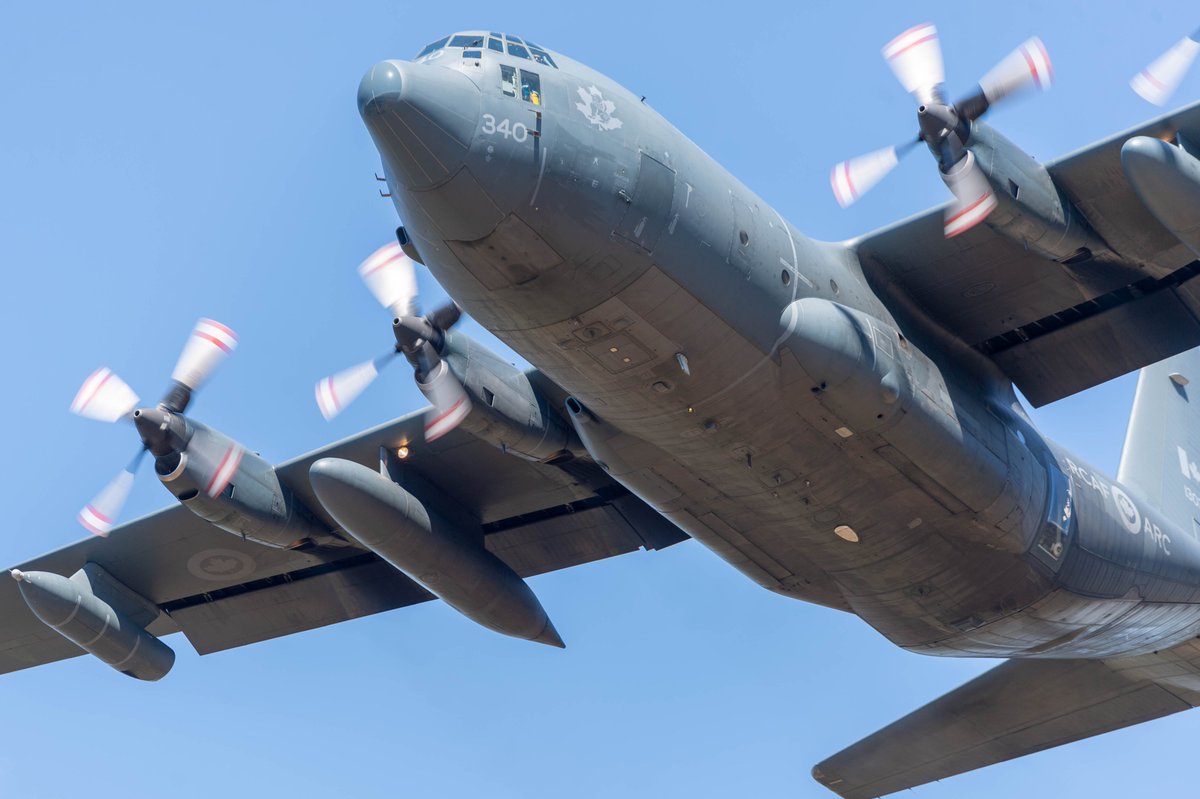 JRCCTrentCCCOS's tweet image. Le CC130H Hercules de l’@ARC_RCAF a portée supérieure à 7000 km, vole à haute et basse altitude, est très manœuvrable, transporte des #TechR&amp;amp;S et de l&apos;équipement qu&apos;il peut larguer lors d&apos;opérations. Parfait pour la #R&amp;amp;S pour la région Trenton! @opérationsARC #Recherche&amp;amp;Sauvetage