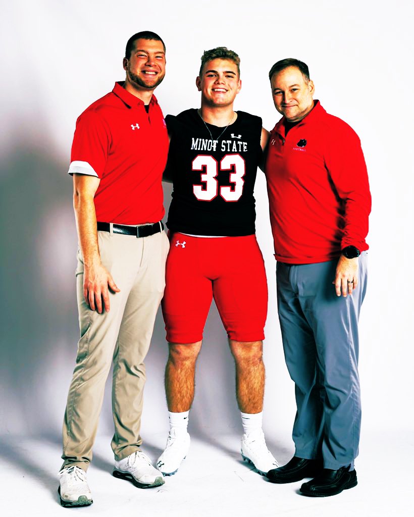 EspinoBlake's tweet image. After multiple conversations with the amazing coaching staff and a great recruitment process @MSUBeaversFB. I am proud to announce that I am extending my academic and football  career at Minot State University. Grateful for the opportunity and blessed to be a beaver 🦫 #RollBeavs