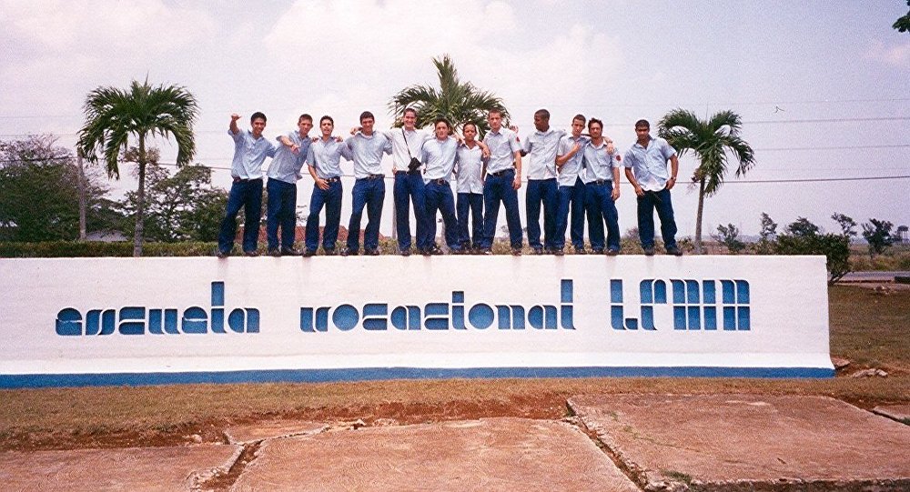 CanalCaribeCuba's tweet photo. "Esta escuela que inauguramos hoy, es del tipo que llamamos #Vocacional...nuestra patria dedica su trabajo pacífico a realizaciones como estas, para la educación de nuestra juventud. "
🔹Discurso de #FidelCastro a 48 años de la fundación de la #Lelin. 👇
https://t.co/1beJAzRU8k https://t.co/0Fy1gv0Gas