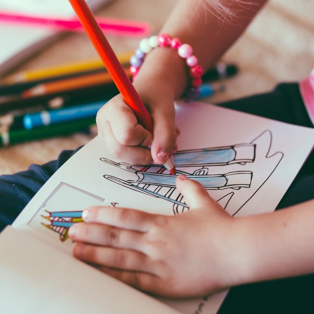 vrschoolofart's tweet image. Drawing classes for kids aid in developing their personalities and stimulate creative thinking. Art teachers should follow these tips to keep kids engaged in drawing classes.

Learn more: bit.ly/3AMz9OR 🔗

#artist #drawingclassestoronto #drawingclassesforkids