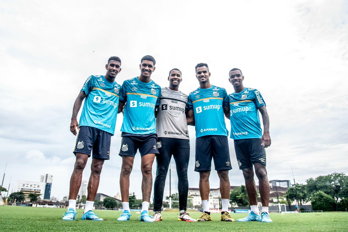 SantosFC's tweet photo. Seguimos cada vez mais juntos, meus #MeninosDaVila. Mais sonhos serão realizados! 🐳 https://t.co/H7Jhx4JJsh