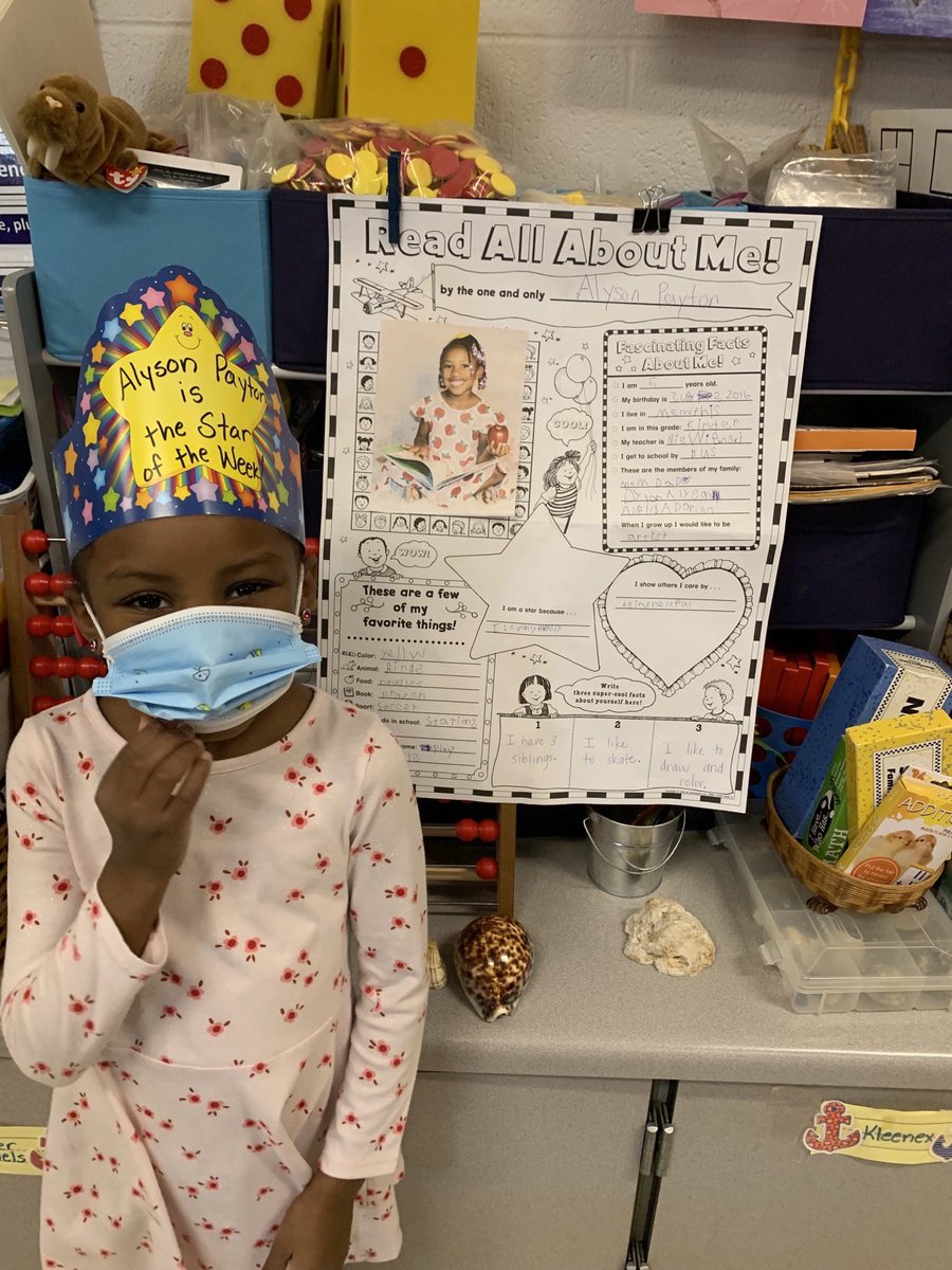 Capo_DP's tweet photo. Guess who’s Star of the Week!? Our girl had to complete a big ‘All About Me’ poster and shared some of her favorite things with her classmates! Great job, #Princess_Alyson! #StarOfTheWeek #KindergartenKhronicals #Education #BlackGirlJoy #ProudDad #GirlDad #PaytonParty https://t.co/q6FR5bc2K7