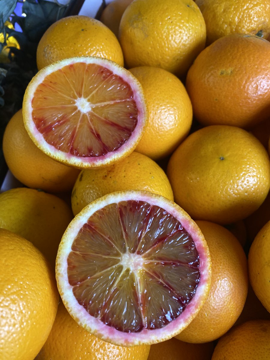 Beautiful blood oranges - the perfect vitamin C hit this month 😀🍊
#inseason #bloodorange #greengrocer #westbridgford #fruitbasket