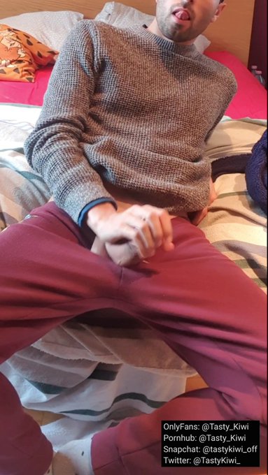 VERY INTENSE ORGASM! 🤤🤤 BIG CUMSHOT WITH MOUTH WIDE OPEN! 💦💦 https://t.co/Nv51HrpSVF