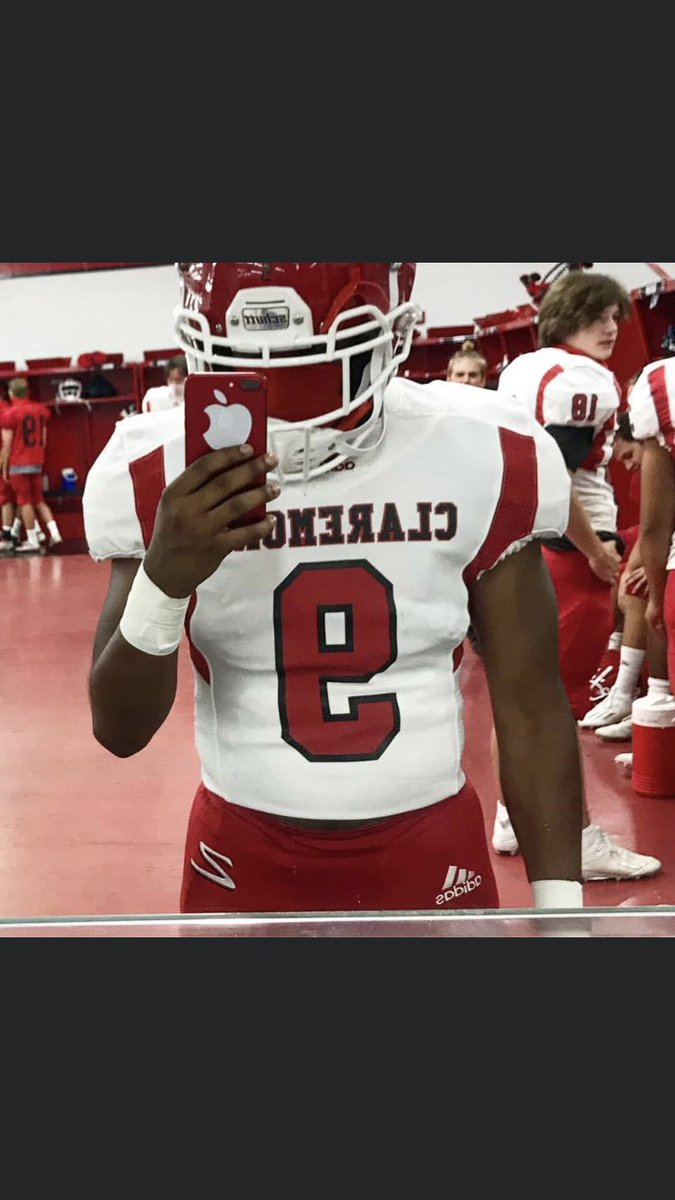 DemetriceCoron1's tweet photo. Choosing a Kansas juco to enroll in after this school year so taking advice if anyone knows witch schools are needing some RB’s lmk in the comments https://t.co/4nJTpGL25J