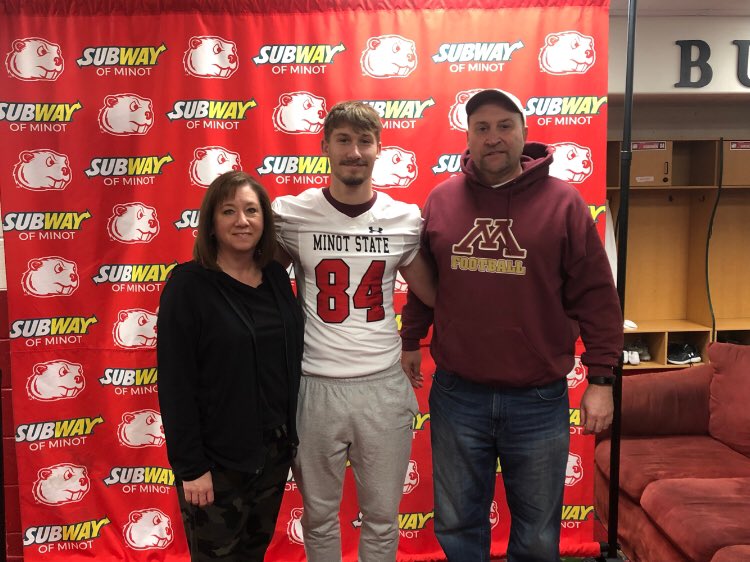 Tyler00482288's tweet photo. After a couple great phone calls I’m excited to announce that I will continue my academic and football career at Minot State University!! #RollBeavs 🦫 https://t.co/071dloEUBd