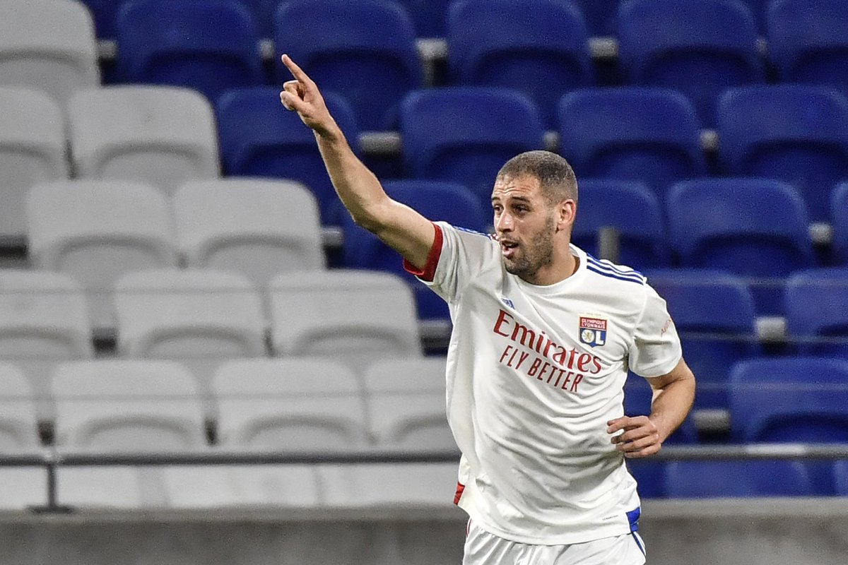 Islam Slimani has just signed his contract with Sporting. All completed and signed. Sporting have their new striker. 🟢🇵🇹 #Sporting #DeadlineDay