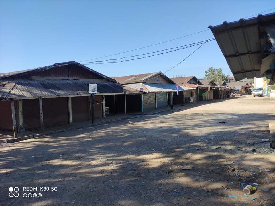 Khithitofficial's tweet photo. ယနေ့ ကရင်ပ��ည်နယ် ကော့ကရိတ်ခရိုင် ဘုရားသုံးဆူမြို့ အသံတိတ်သပိတ်မြင်ကွင်း https://t.co/b2IPs7uo8X