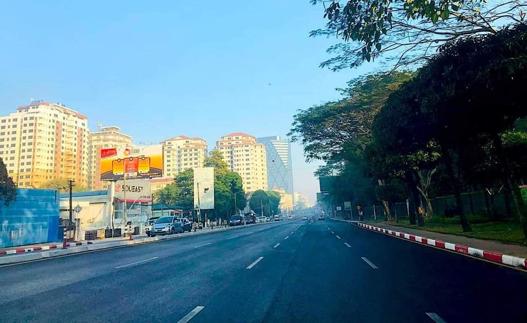 m_krl1's tweet photo. Yangon residents demonstrated #SilentStrike to oppose military junta on one year anniversary of Myanmar revolution. Our Streets. our Rules!

#SilentStrike #2022Feb1Coup
#RedCampaign_1YearOfRevolution
#WhatsHappeningInMyanmar https://t.co/XsnSEfSPxj