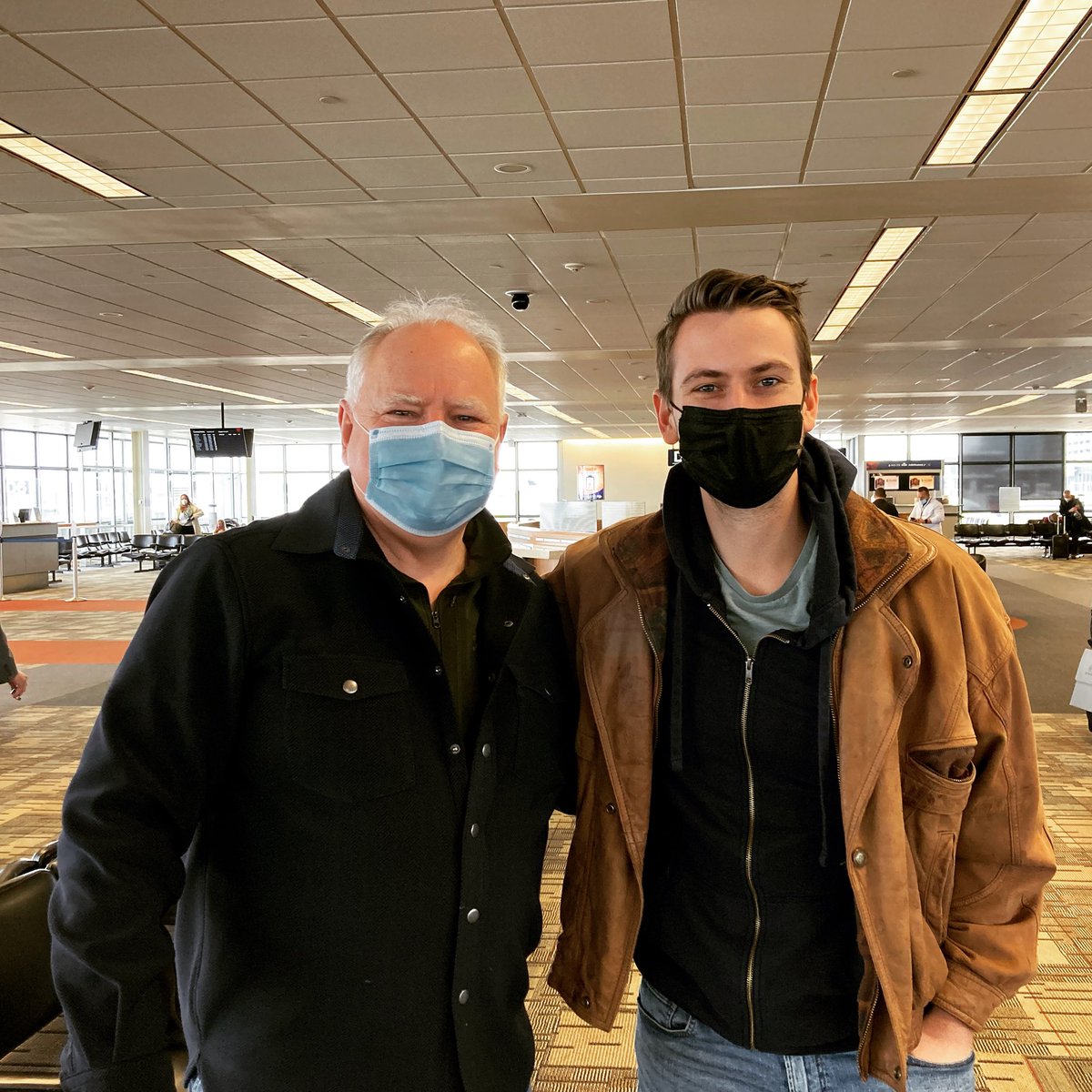 ‘ello Govna! Thank you <a href="/GovTimWalz/">Governor Tim Walz</a> for taking the time to say hello, take a photo, and letting me suggest you listen to my latest album. Hope your weekend in the capital went well.