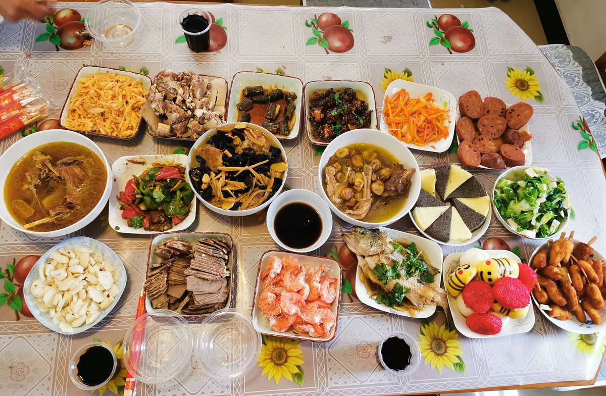 BeatriceFu1's tweet photo. @amberliu Happy Chinese New Year! TIGER!!!! Here is my 年夜饭（nián yè fàn）！ https://t.co/OIiVFK0Gj4