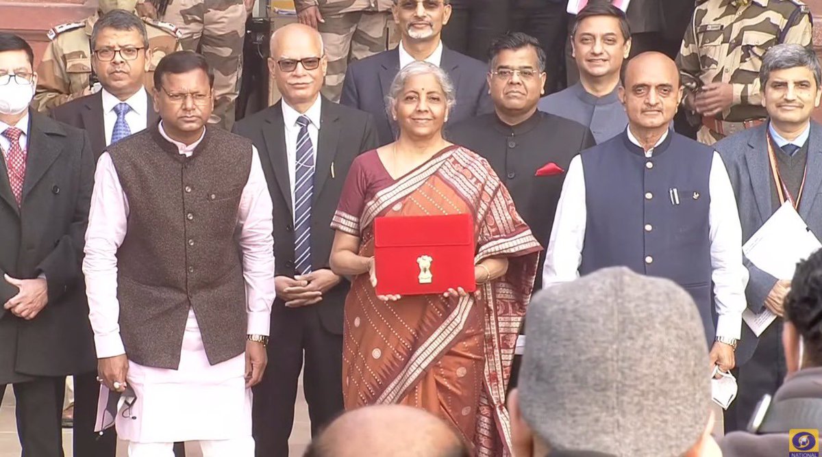 PKhandelwal_MP's tweet photo. बेहद आत्मविश्वास से सराबोर @FinMinIndia श्रीमती @nsitharaman निश्चित रूप से कारोबारियों,लघु उद्योग, कारीगरों आदि के लिए #UnionBudget2022 में बड़ी घोषणाएँ करेंगी , @CAITIndia की उम्मीदें @PiyushGoyal https://t.co/E15pWT1dH9